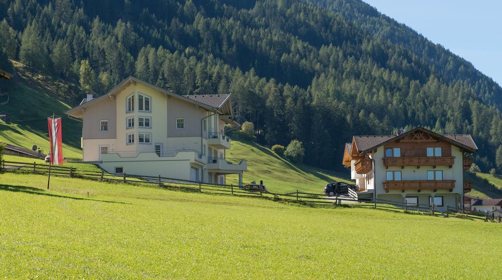 Appartementhaus Pinnisblick Neustift im Stubaital Exterior photo