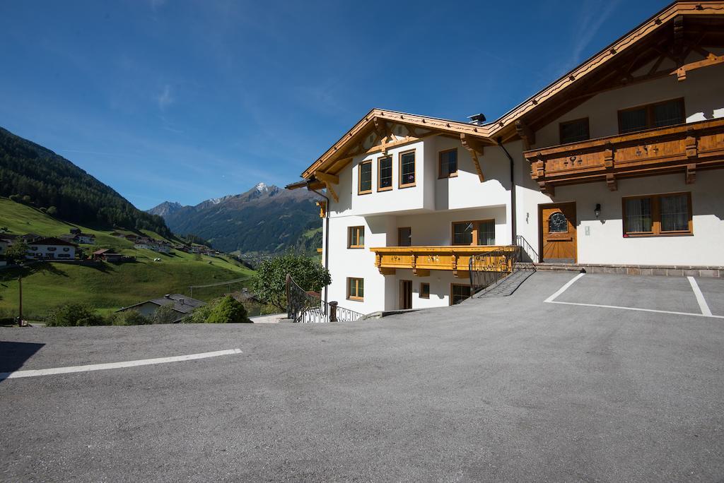 Appartementhaus Pinnisblick Neustift im Stubaital Exterior photo